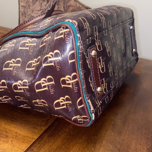 Dooney and Bourke Sutton Sydney Satchel purse. - Picture 5 of 15